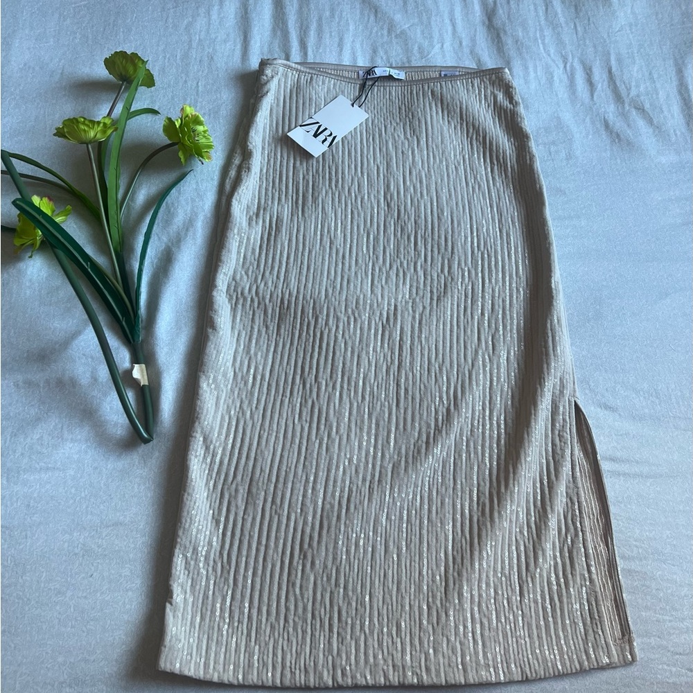 Brand new Zara shimmer skirt with slit